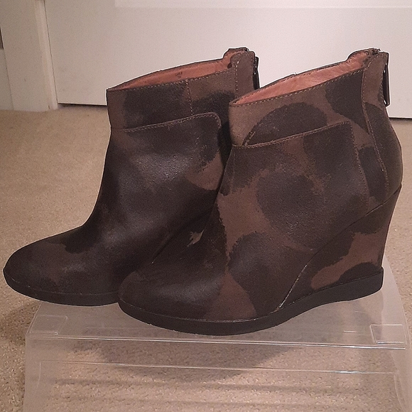 Donald J. Pliner Camo Wedges - Picture 3 of 6